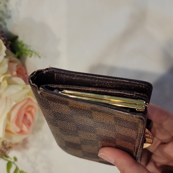 ‼️CLEARANCE SALE‼️ Authentic Louis Vuitton kisslock wallet in Damier Ebene - Picture 3 of 9